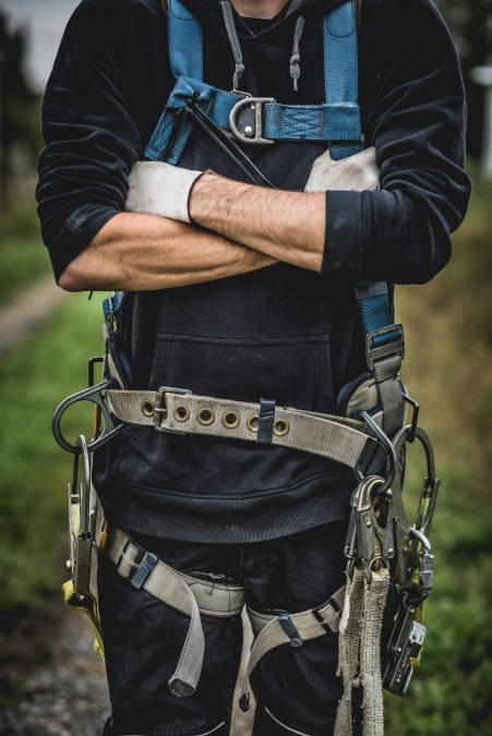 gallery/technician-in-uniform-with-harness-standing-with-pdv5avy